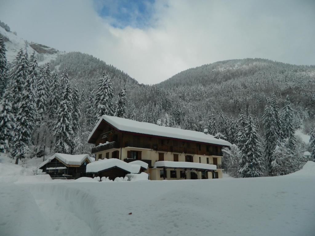 Logis Hotel Les Sapins Montriond Ngoại thất bức ảnh